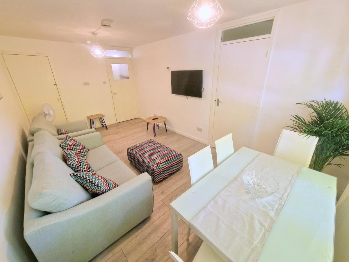 Apartamento Flat In Battersea, 5 Minutes From Clapham Junction Station Londres Exterior foto