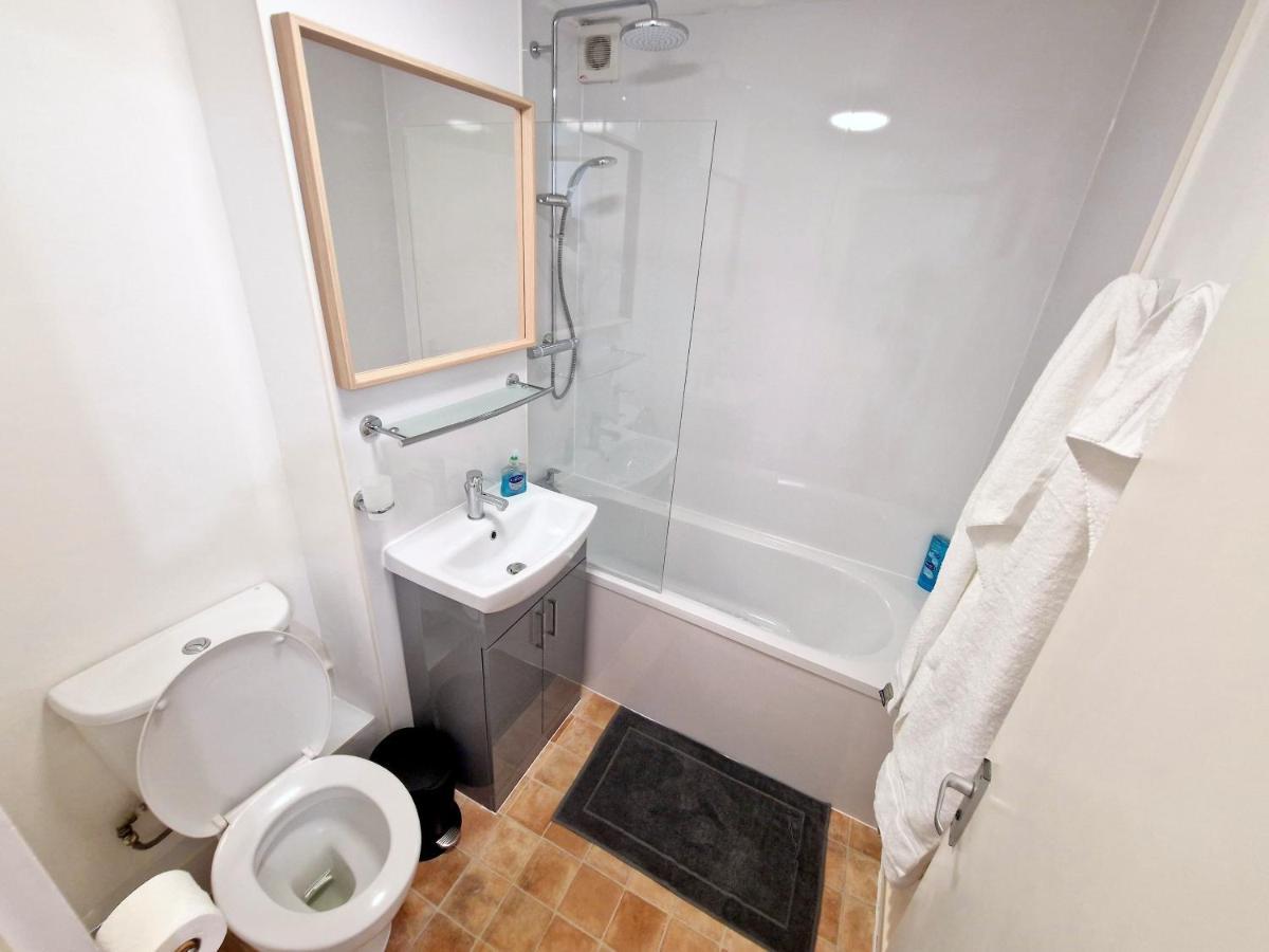 Apartamento Flat In Battersea, 5 Minutes From Clapham Junction Station Londres Exterior foto