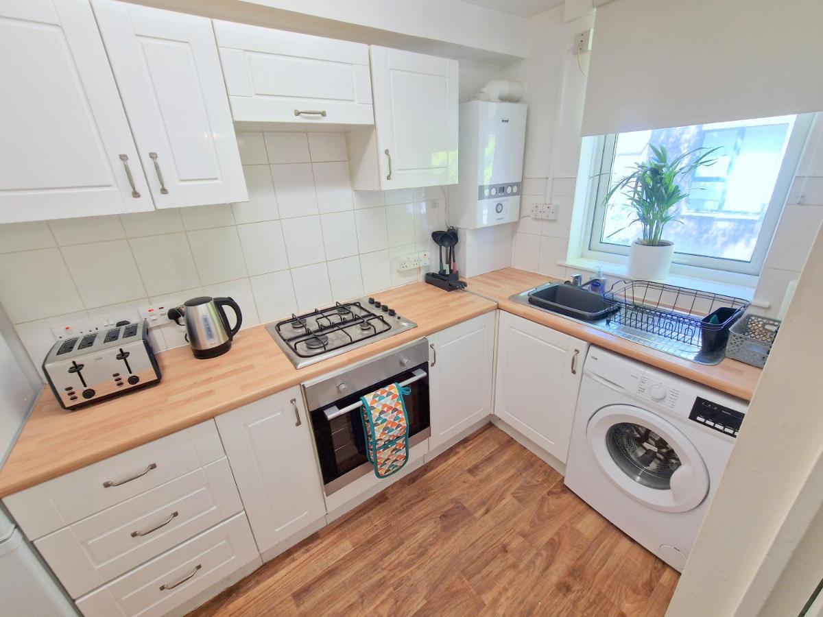Apartamento Flat In Battersea, 5 Minutes From Clapham Junction Station Londres Exterior foto
