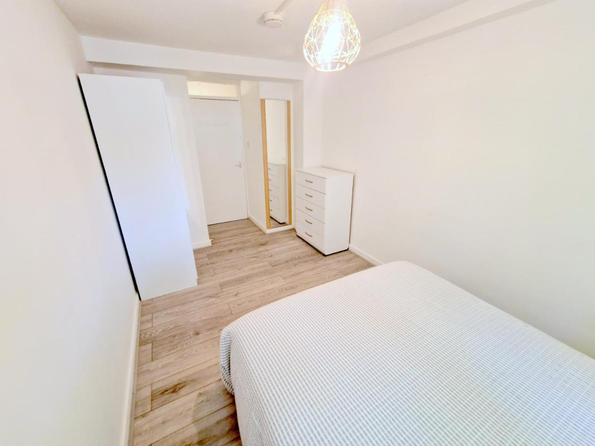 Apartamento Flat In Battersea, 5 Minutes From Clapham Junction Station Londres Exterior foto