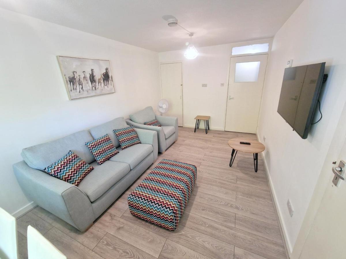 Apartamento Flat In Battersea, 5 Minutes From Clapham Junction Station Londres Exterior foto